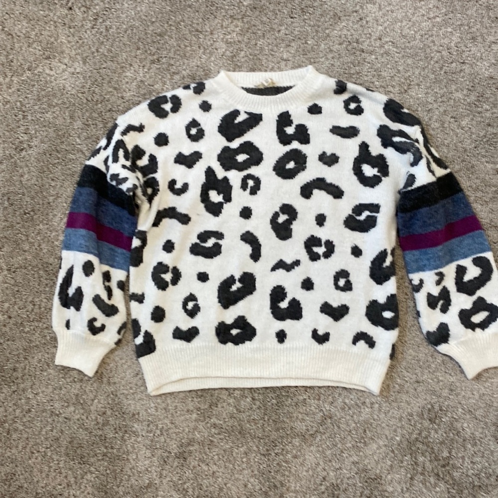 Animal print sweater. Size small/ medium but if it’s more like medium large.